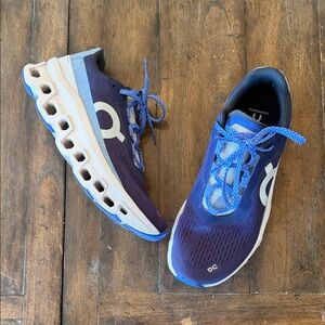 On running Cloud monster Running Shoes in Navy with Blue Accents size womens 9.5